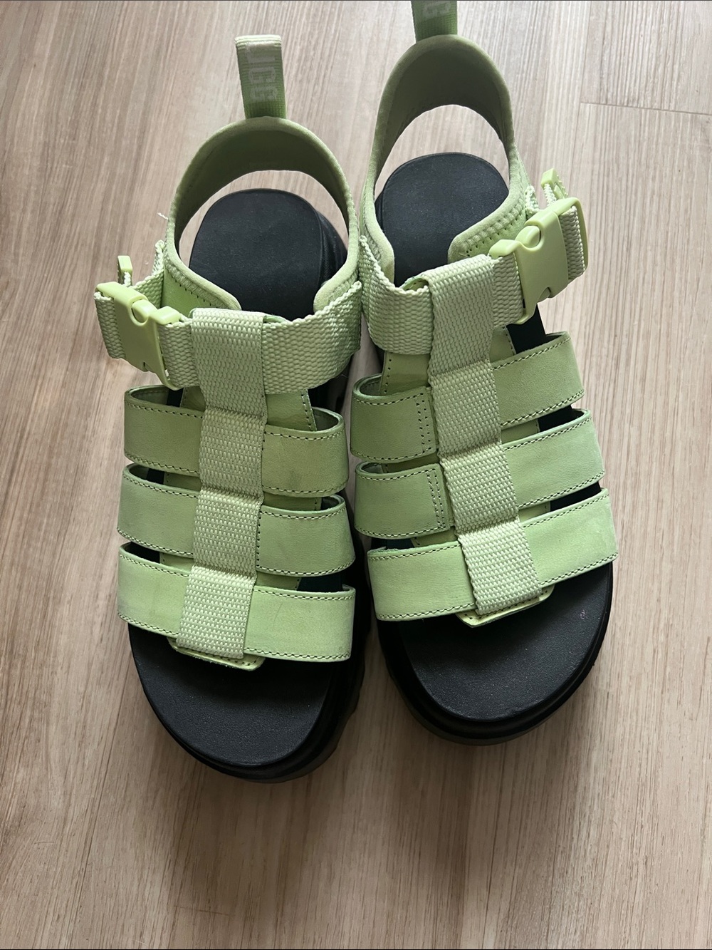 UGG Cora  Women's Light Green Strappy Platform Sandals Size 7